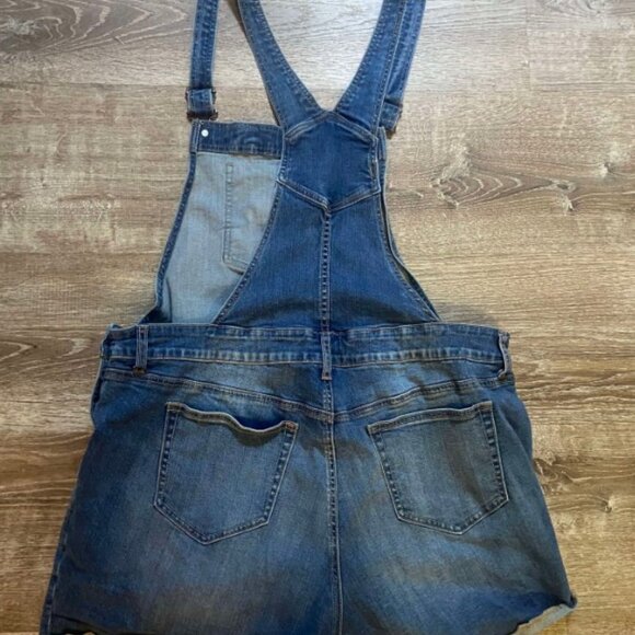 Torrid Disney Mickey and Friends Short Overall‎ Size 18 - Picture 4 of 4